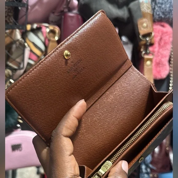 Authentic Louis Vuitton Monogram Canvas Wallet in Brown - Picture 4 of 5